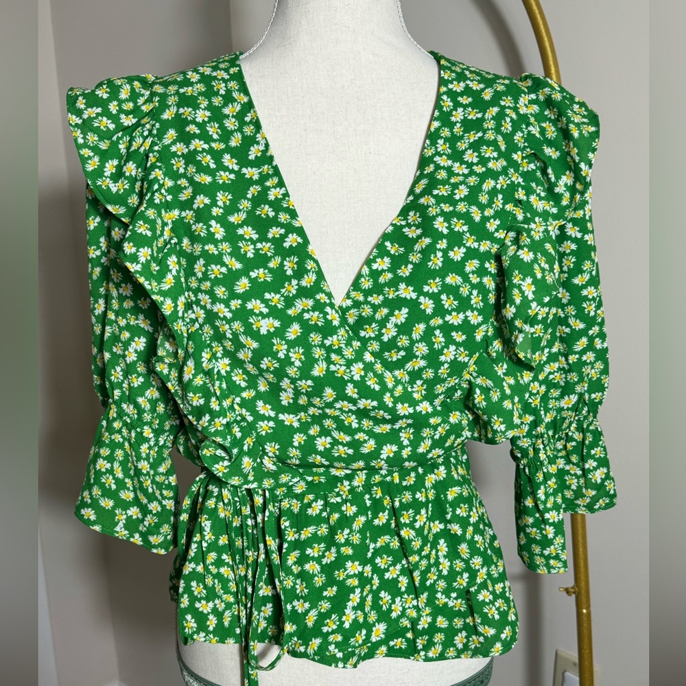 WAYF true wrap ruffle top size L / XL